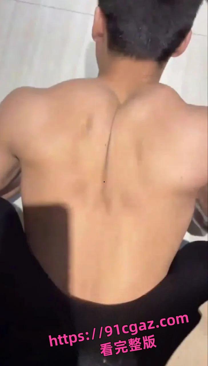 富婆群求肌肉猛男！每月花重金求欢，手测鸡巴长度，不够长的直接Pass！-2