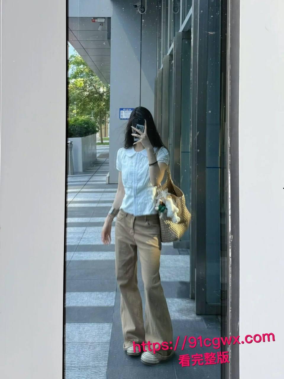 欠债两万不还英语老师性爱视频曝光!上课清纯下课骚浪骑乘债主鸡巴,卧室淫乱太他妈撩人!-6