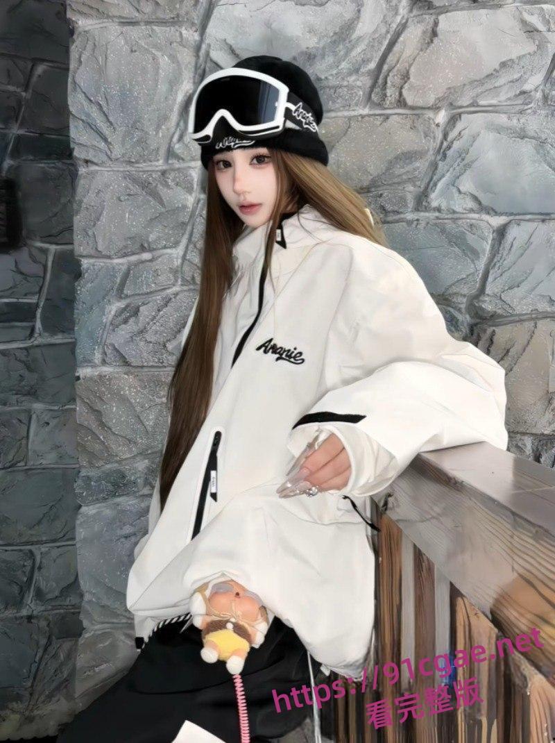 滑雪圈老白与美女陪玩事件 3000陪滑费给不起?女主直播发声控诉白嫖行为-1