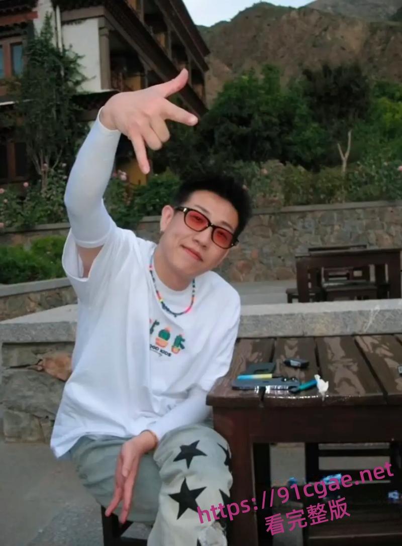 滑雪圈老白与美女陪玩事件 3000陪滑费给不起?女主直播发声控诉白嫖行为-6