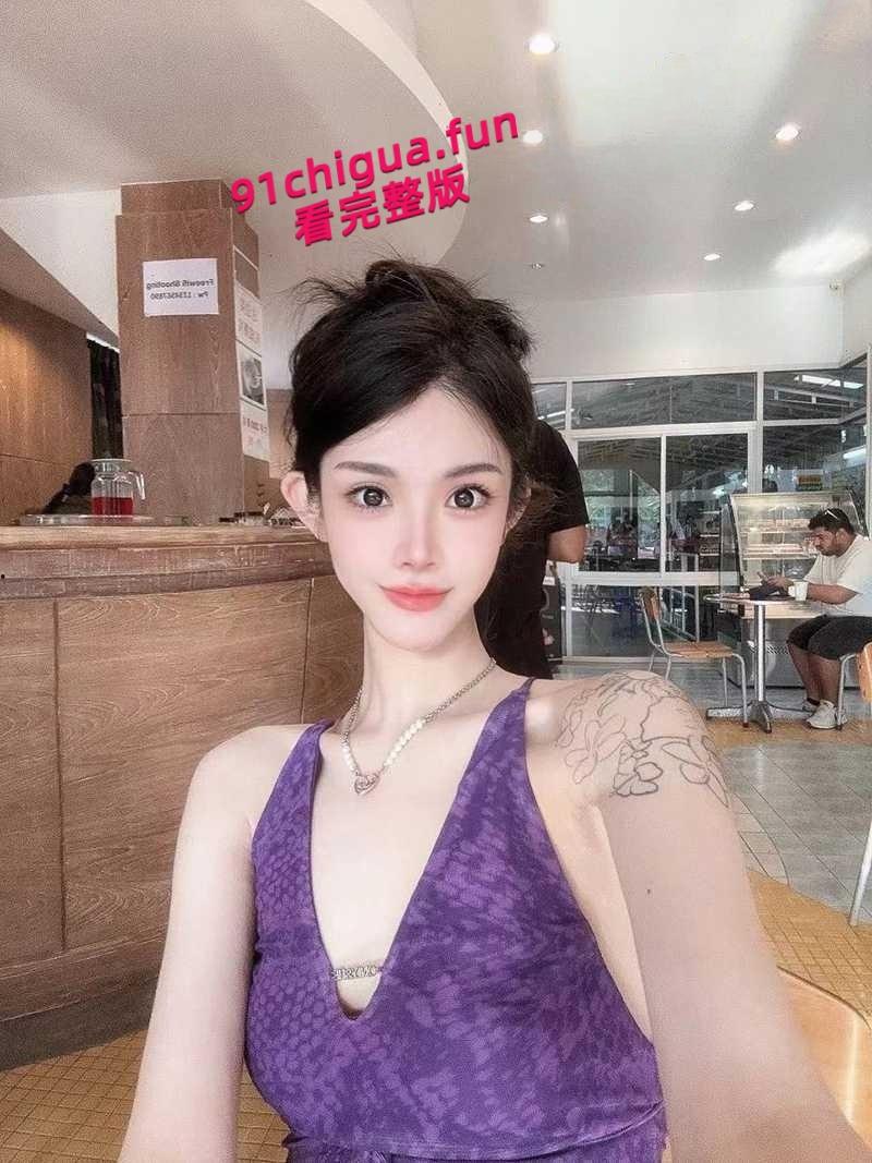 天津顶级名媛【黄丽娜】线下援交视频曝光,疯狂式口交深喉被金主爆操爽的直翻白眼,肩部纹身实锤无疑!-3