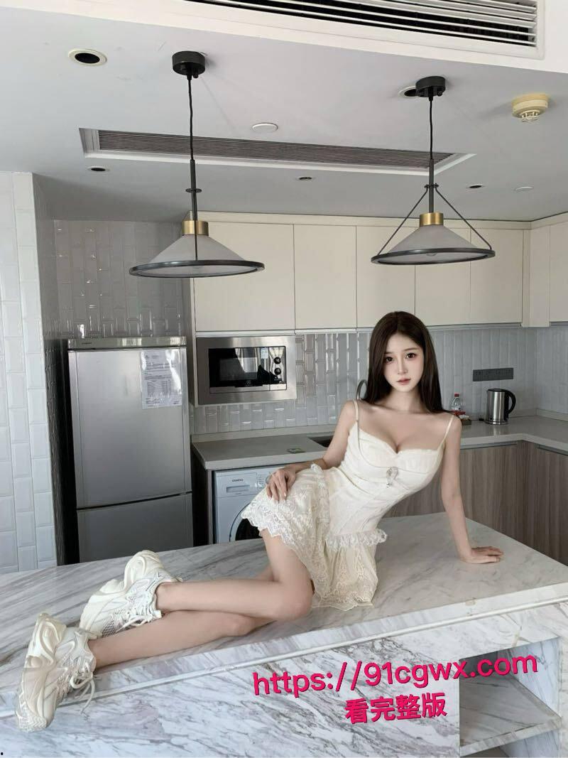 校园女神黑料大曝光!学生妹巨乳翘臀无表情硬扛男友后入猛攻,假鸡巴双插高潮喷水,姐妹花共享男友肉棒太劲爆!-5