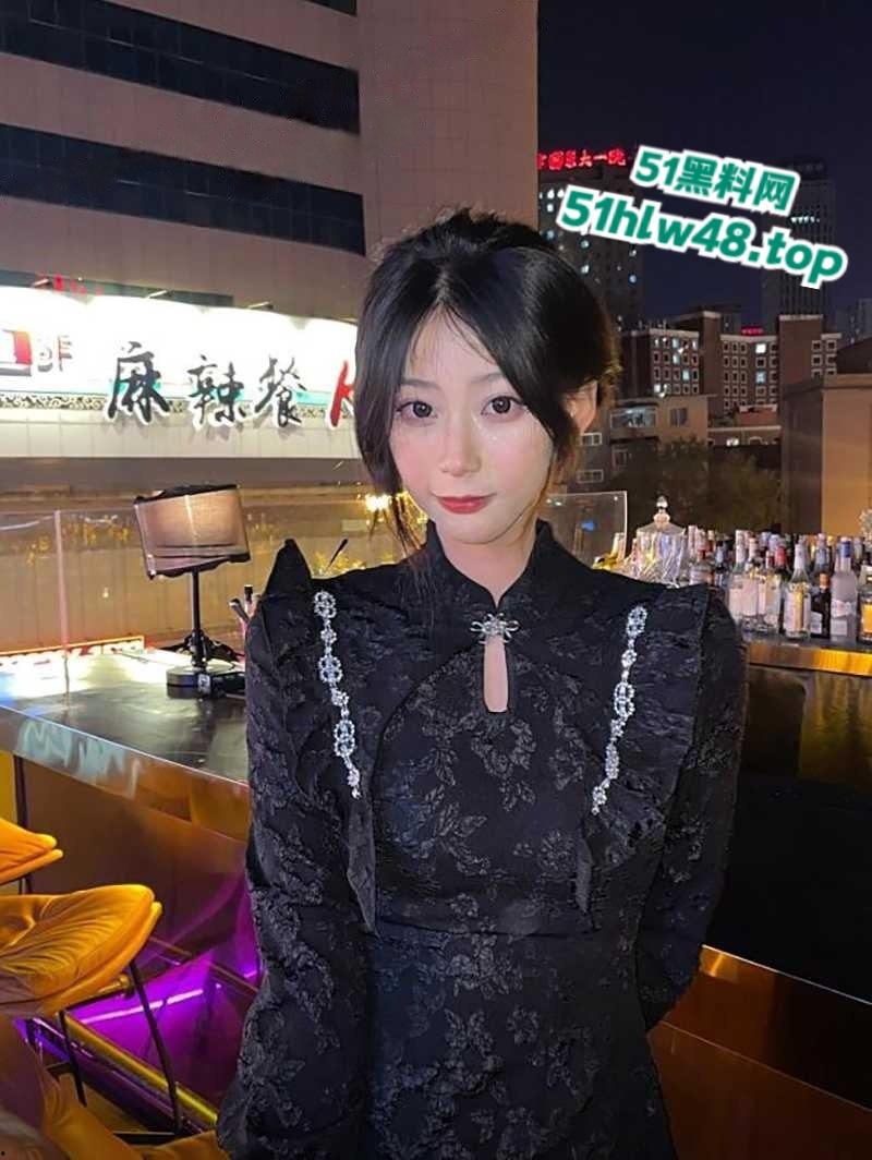 抚顺石油化工学院大三学姐【崔梦曦】表面清纯私下骚劲炸裂,M属性小野猫无套猛操爽到眼珠翻白。-2