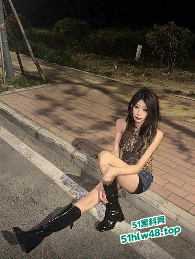 抚顺石油化工学院大三学姐【崔梦曦】表面清纯私下骚劲炸裂,M属性小野猫无套猛操爽到眼珠翻白。-7