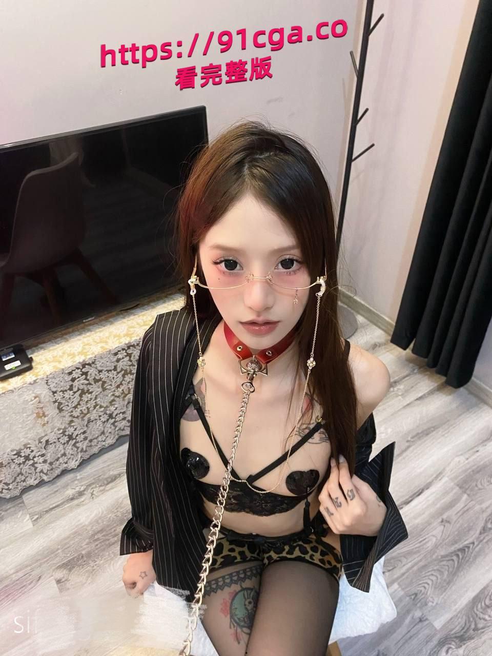 清纯女大学生 张丽,平时在学校装三好学生,脸蛋清纯得能掐出水-4