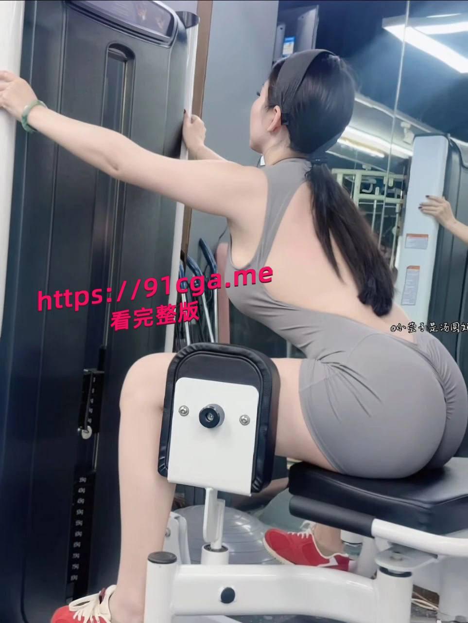 百万网红宝妈【小莹子是汤圆妈】送粉丝原味内衣,线下约炮-3