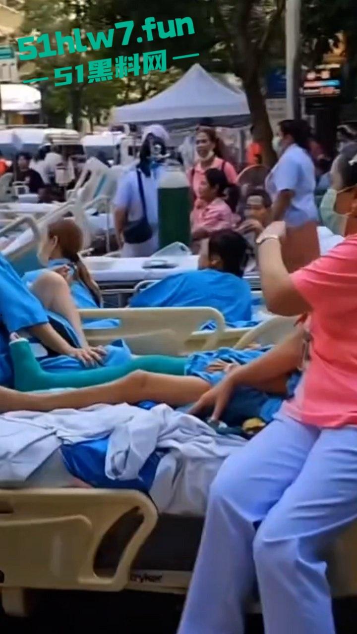 缅甸7.7级震后中国救援队紧急出手仍有众多受难者被压，高温湿臭蚁虫霍乱惨如地狱。-3