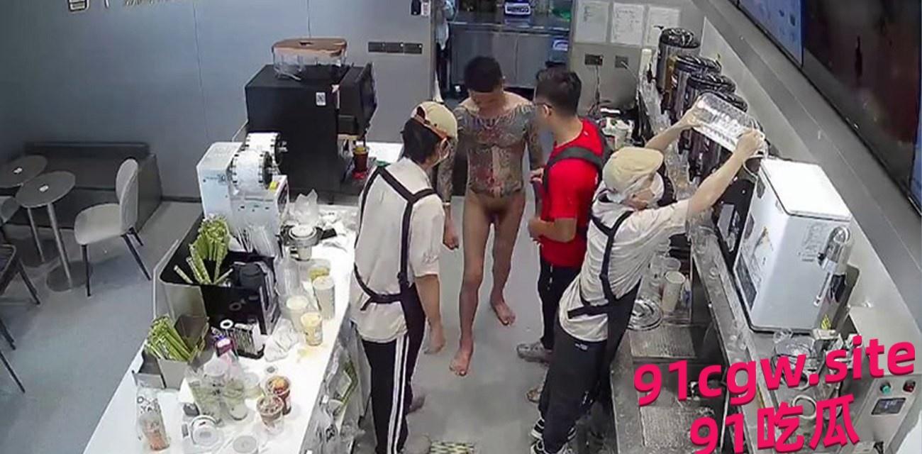 裸男持刀进入奶茶店 店员机智应对将其制服！-6