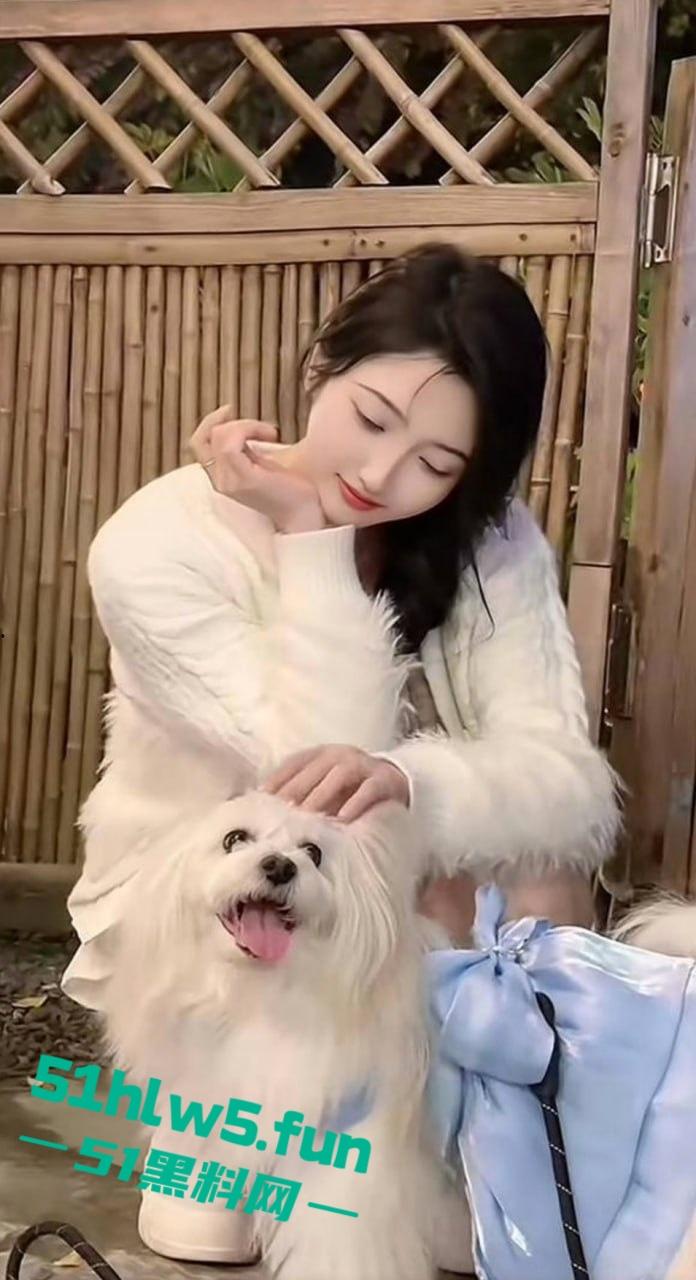 抖音翻唱网红【暖儿】被曝裸聊捞金 甜歌玉女竟是骚浪欲女八字吊乳全裸吸精。-4