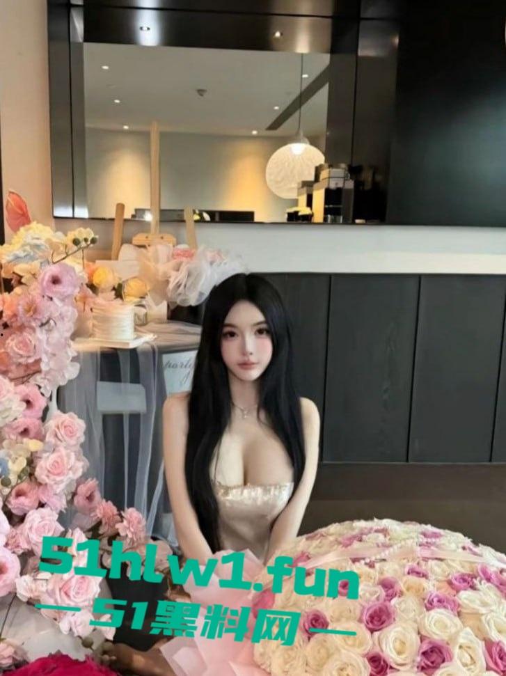 抖音67万粉的【崔崔567】直播巨乳木瓜在线钓鱼,真空会议室金钱诱惑下巨乳露奶,土豪狂刷礼物后续更劲爆!-6