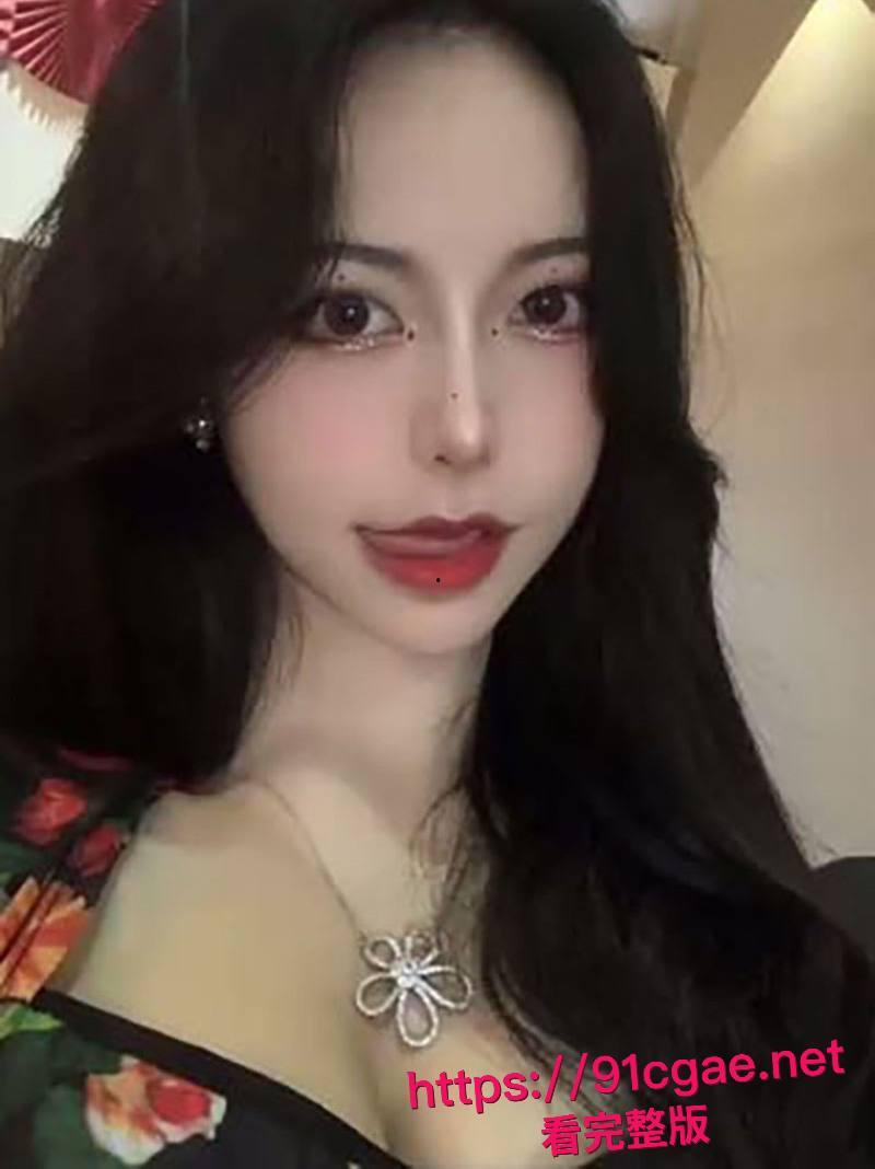 抖音60万粉反差女神绿导演被金主重金砸下 酒店一对一私密直播巨乳翘臀擦边热舞 骚到顶点！