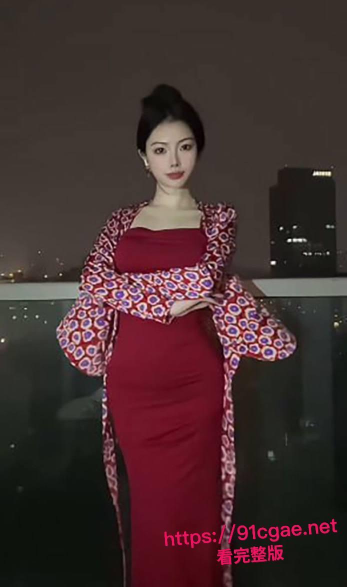 抖音60万粉反差女神绿导演被金主重金砸下 酒店一对一私密直播巨乳翘臀擦边热舞 骚到顶点!-2