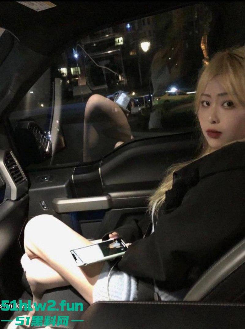 烟台职业学院长腿美女【周梦】约拍全裸写真后忍不住自摸勾引，摄影师激情上本垒！-6