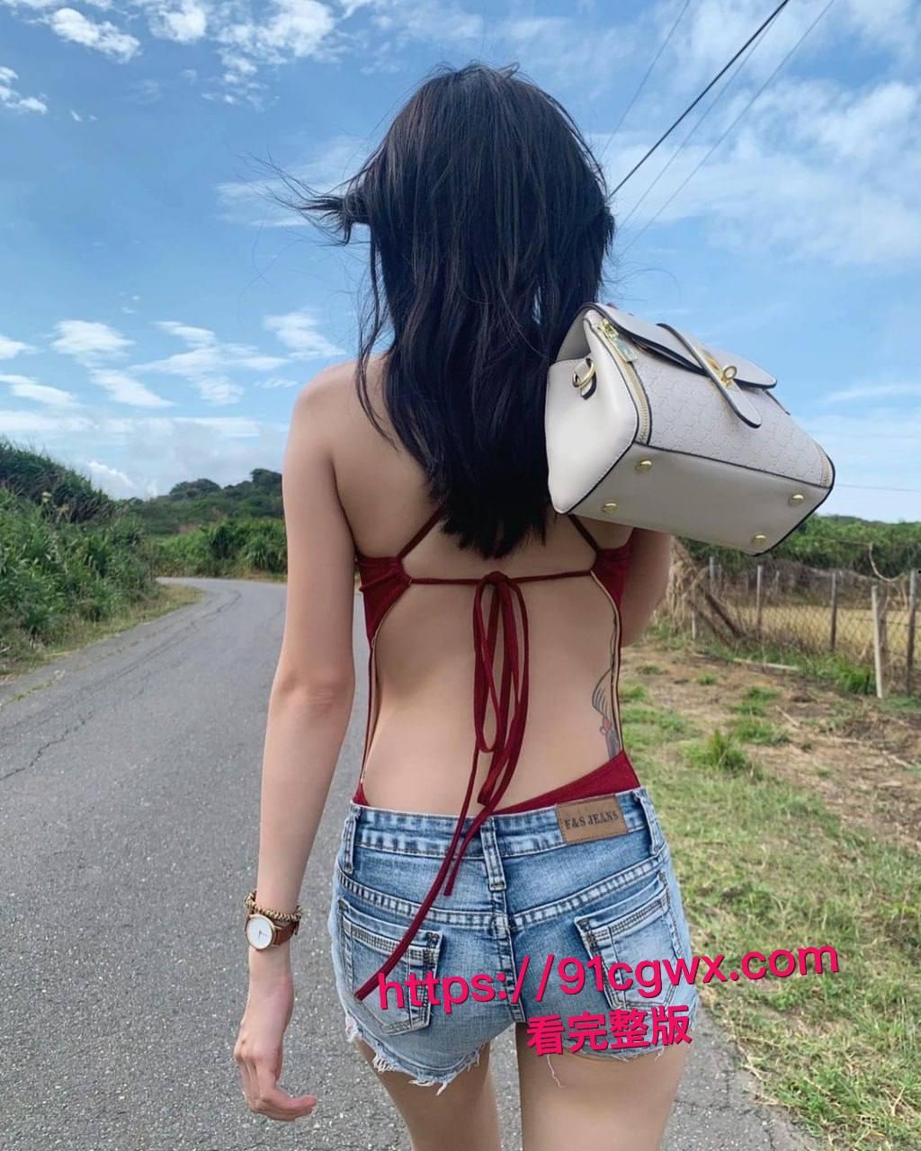 美女给闺蜜分享钓金主秘籍却被闺蜜曝光聊天记录:足交挑逗鸡巴喷汁,狗碗舔食深喉吞精!-15