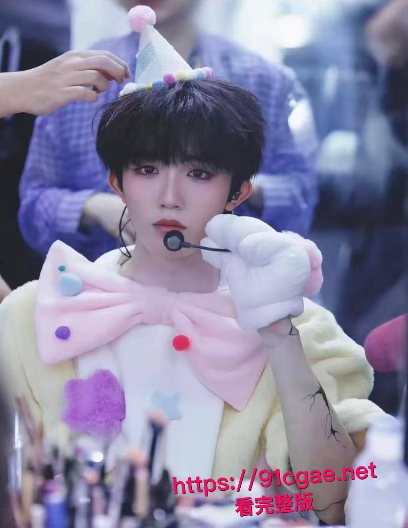 时代峰峻男团成员苏新皓人设塌房 被北京炮友实锤曝光 称其骗财骗色致其怀孕 私下为圈钱竟还给富婆当男宠!-17