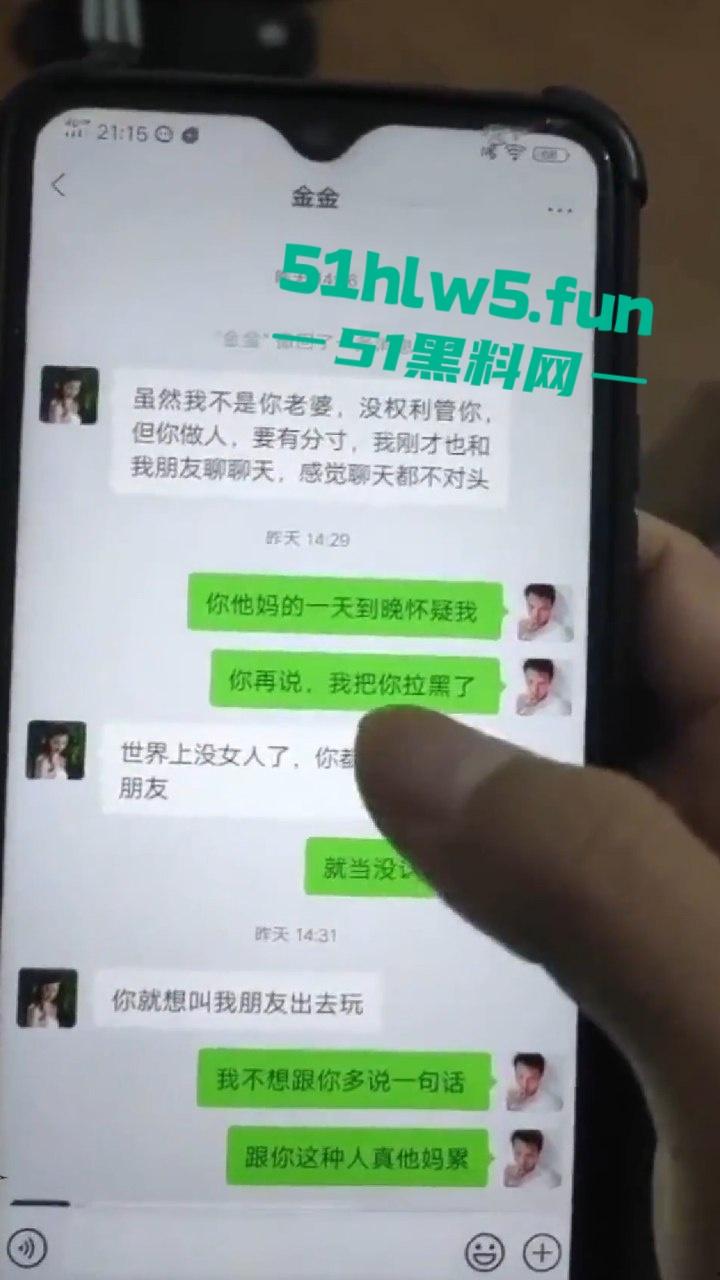 江苏师范大学，在食堂角落一对男女公然摸奶搓逼做爱啪啪，想不到还是被人录下来曝光。