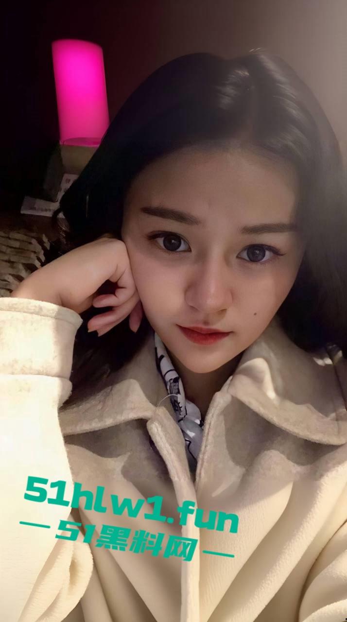 山东临沂罗庄,已婚人妻付晓伟,高颜值性瘾骚逼,背着老公当鸡巴套子,口交技术一流,做爱视频被老公发现曝光!-6