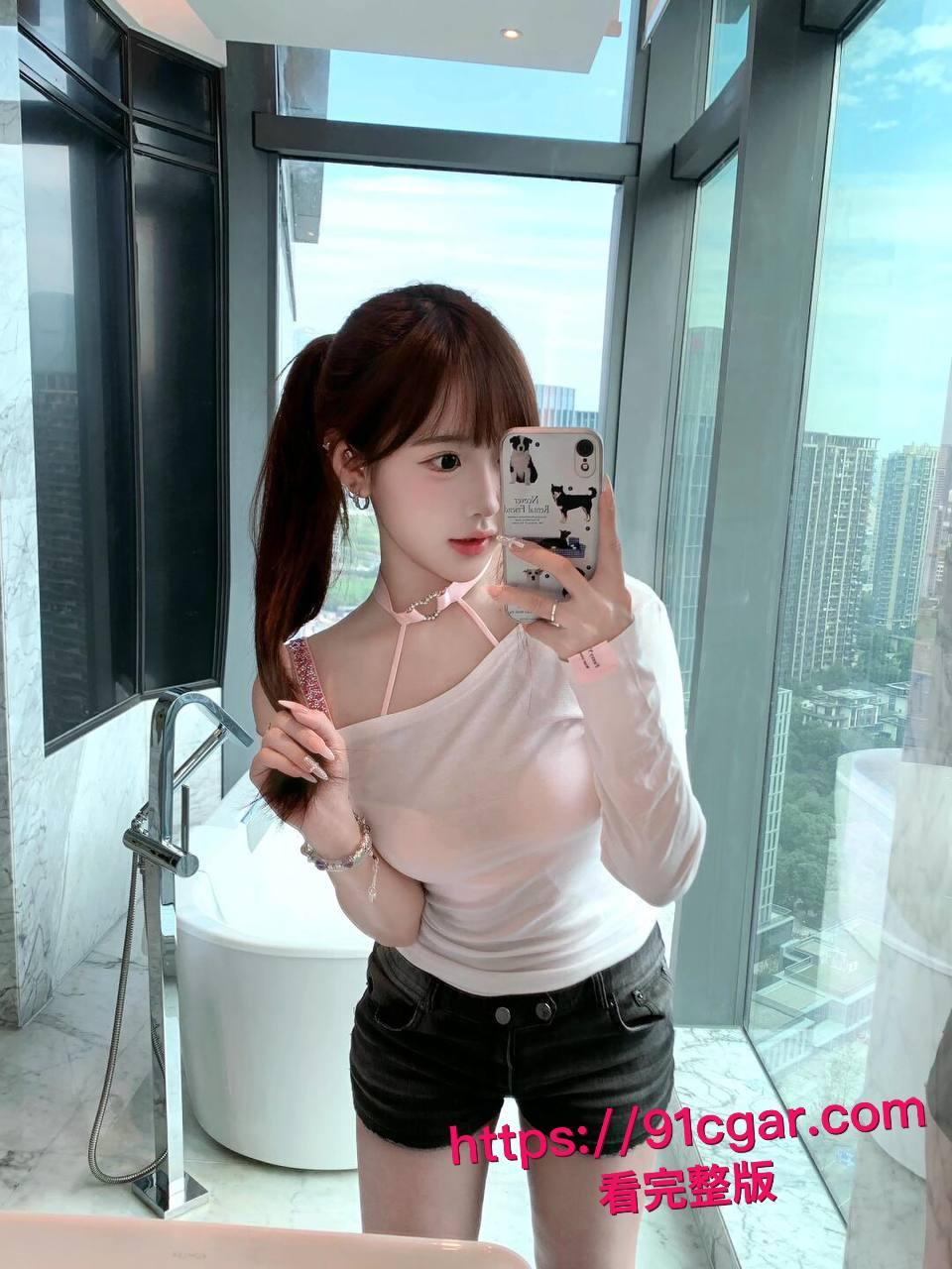 电竞房开黑直接变开操!游戏认识的19岁白虎小母狗自带开档黑丝,进门3分钟就跪地含鸡吧,被后入干到翻白眼喷水!-3