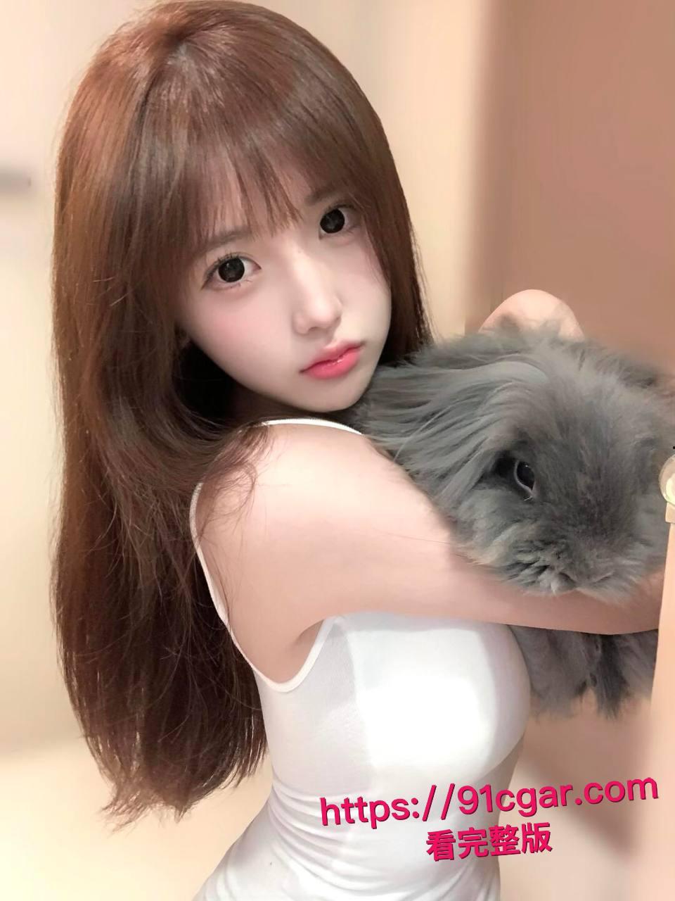 电竞房开黑直接变开操!游戏认识的19岁白虎小母狗自带开档黑丝,进门3分钟就跪地含鸡吧,被后入干到翻白眼喷水!-8