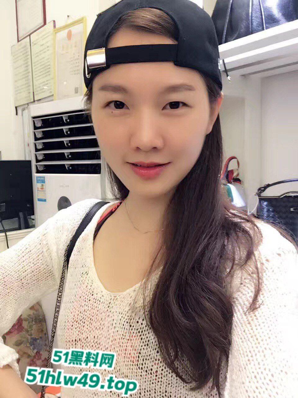 99年小护士【梁柳月】交友不慎被情人出卖，多人迷奸多次内射爽翻，这真是骚没边了。-2