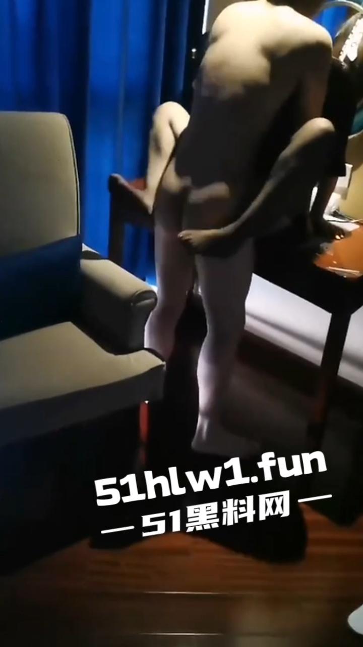 山东师范学院陈雪莹，刚上大一的极品学生妹，颜值高模特身材，修长美腿超诱人，被金主酒店调教激情爆操！-3