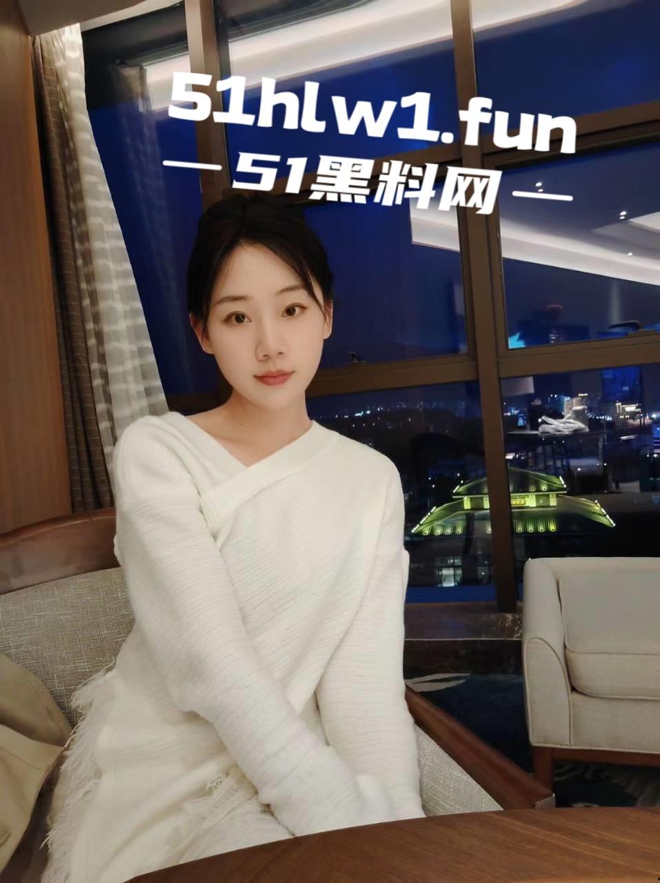 山东师范学院陈雪莹，刚上大一的极品学生妹，颜值高模特身材，修长美腿超诱人，被金主酒店调教激情爆操！-6