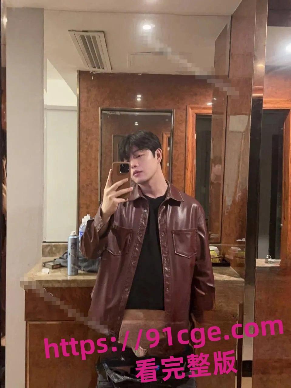 痞帅体育生粗口调教反差骚学姐 学校里帅哥就是受欢迎