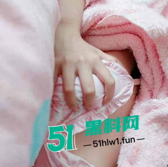 杭州商贸旅游学院双马尾小萝莉【周文娜】自拍骚照自慰视频流出，网络调教勾引金主大佬。-7