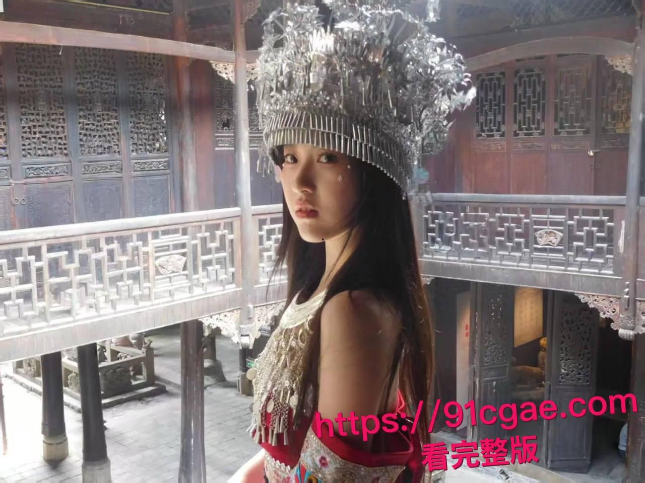 约了个颜值超高的学生妹,身材也是顶级,穿上黑丝主动坐在我鸡巴上!-8