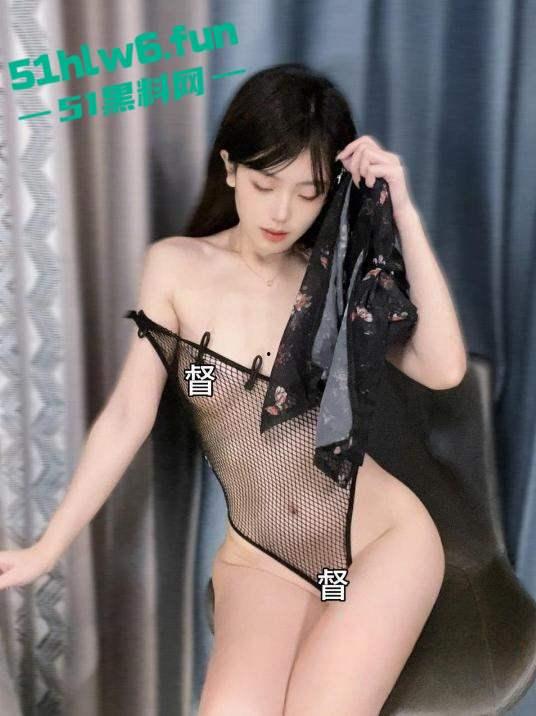 B站女神【草姐姐】蜂腰翘臀长腿尤物，穿着各种情趣装展示完美身材视频流出。-4