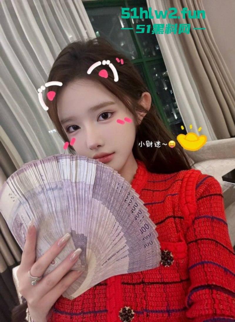 快手网红【美羊】被曝大尺度做爱视频，极品高颜值美女穿女仆装胯上骑乘伺候大佬！