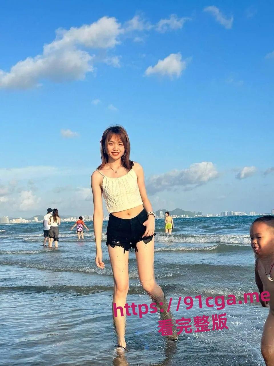 上海小学妹被邪恶叔叔包养 干的面目扭曲 洗澡做爱换衣全泄密-7