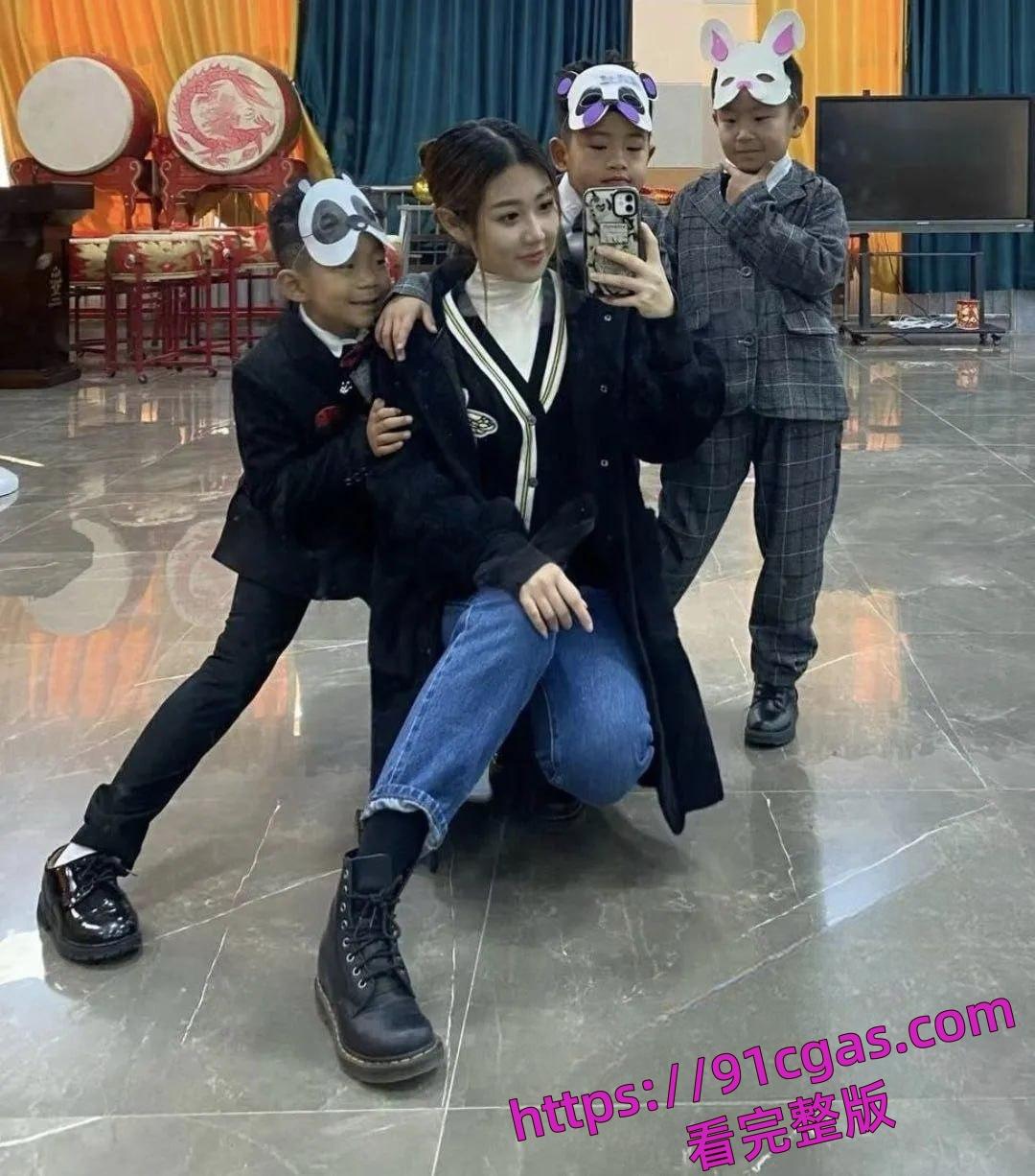 山东烟台幼师与细狗绿帽男激情私拍，巨根猛干高潮尖叫非常哇塞！-1