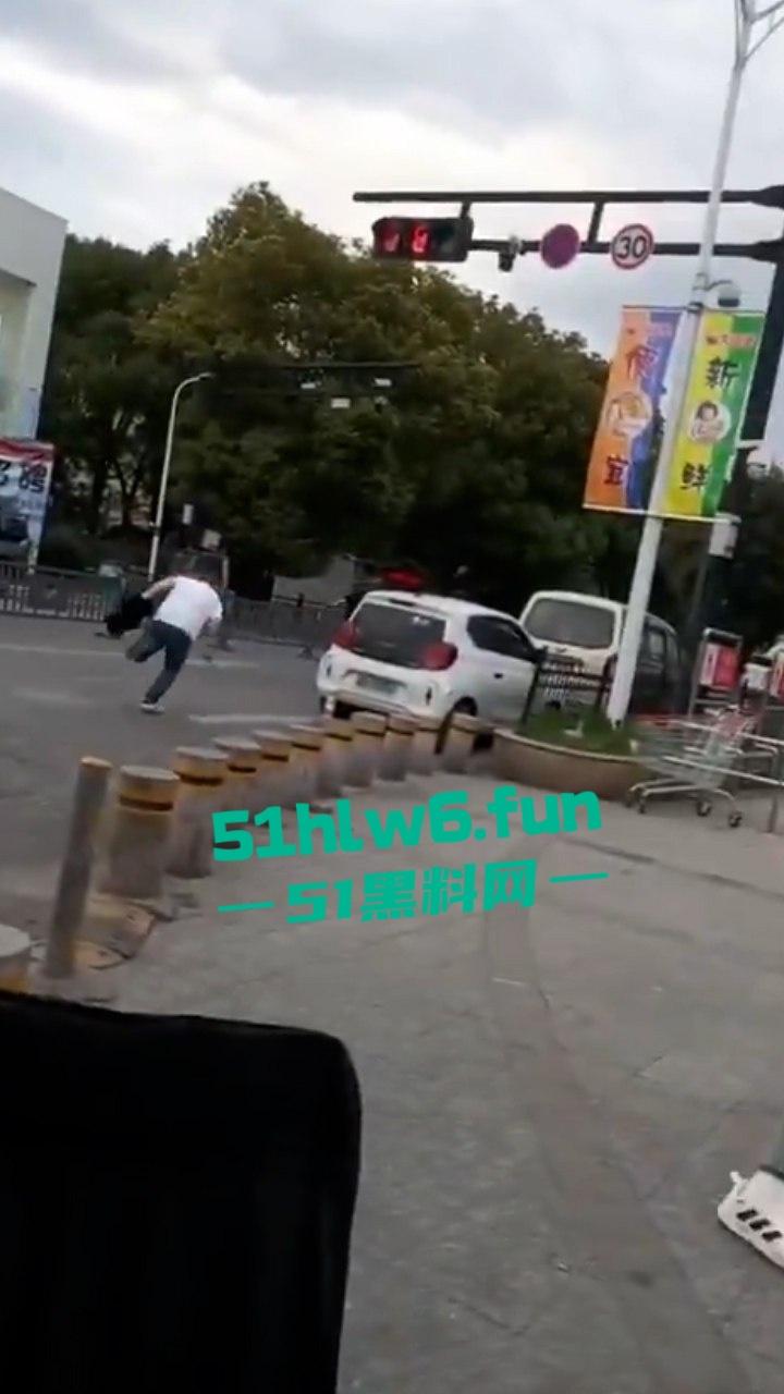 无能社会男报复社会，心生不满拉人垫背，在浙江绍兴大唐无差别连杀四人后疯狂逃窜。