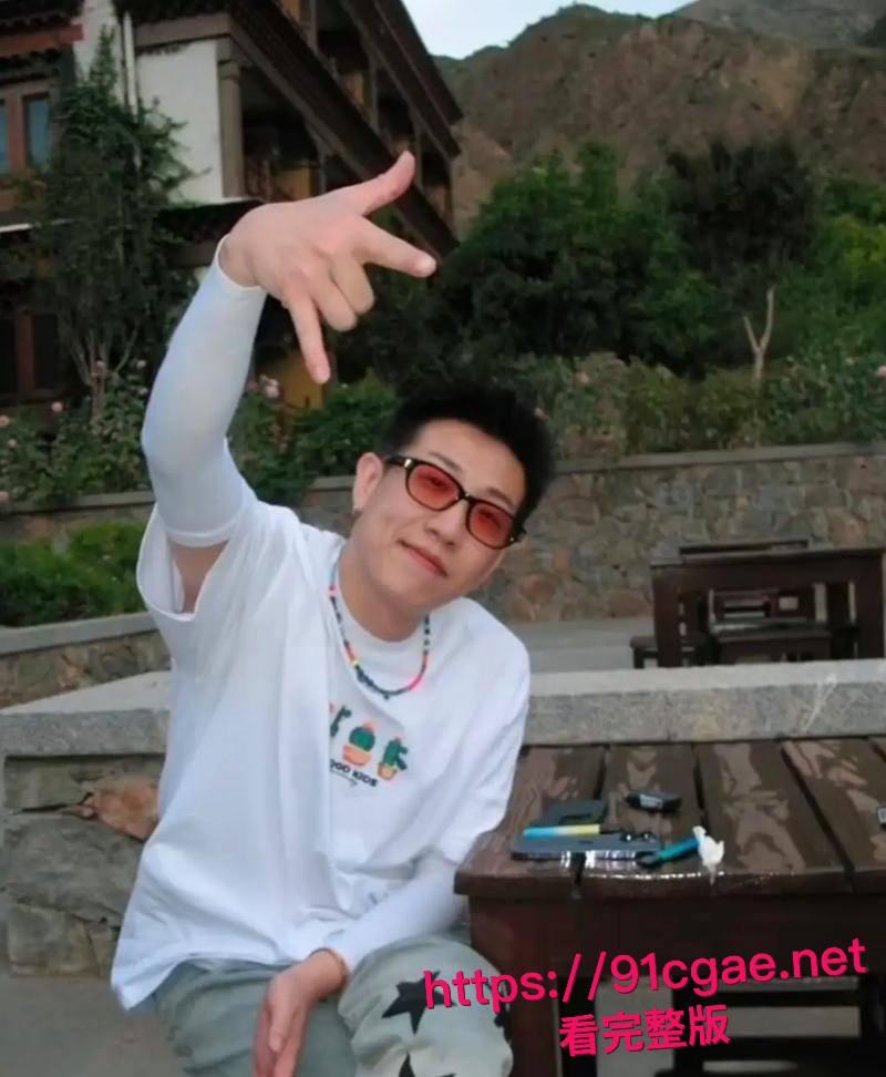 抖音百万级网红老白不喝酒被曝拒付3000陪滑费 女主发文控诉 身份却被实锤为外围女 露脸口交视频流出!-27