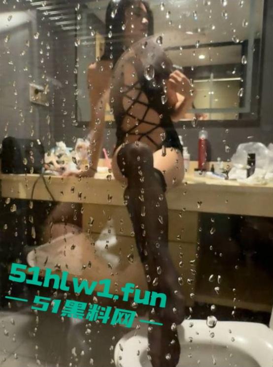 广东岭南职业技术学院,清远校区陪游陪睡母狗【陈佳怡】抖音【一直丸】又被爆约炮视频。-1