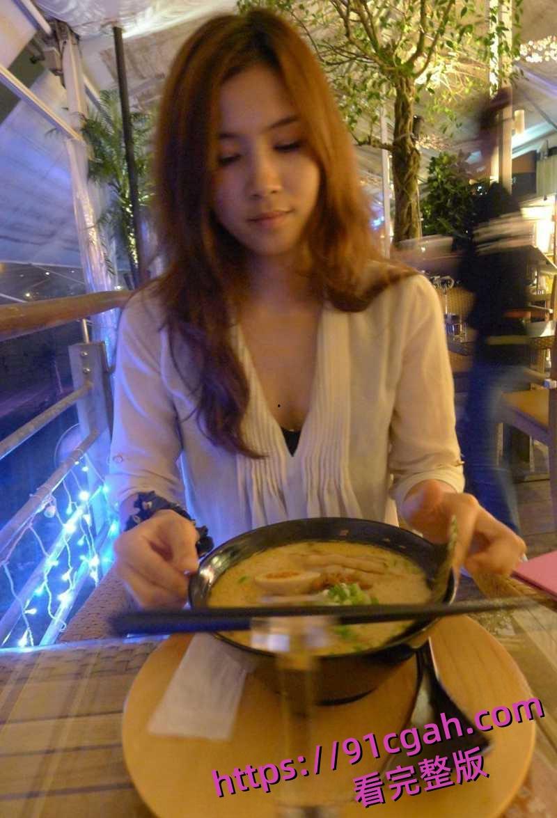 超美人妻背着老公偷情纹身小伙 出轨视频惨遭曝光 淫骚舔屌无套骑乘 全程露脸骚劲十足!-3