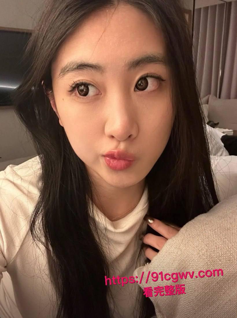 谢菲尔德音乐系高颜女神王天惨遭绿帽男友甩出私密大片!留学圈人人给钱就能上的极品骚货,跪舔鸡巴视频让哥们儿裤裆紧绷-6