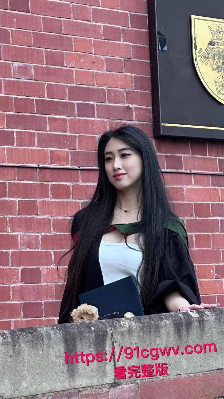 谢菲尔德音乐系高颜女神王天惨遭绿帽男友甩出私密大片!留学圈人人给钱就能上的极品骚货,跪舔鸡巴视频让哥们儿裤裆紧绷-18