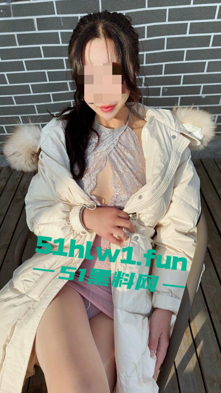 真实3P带着自己老婆和海友一起先吞精再内射,带着极品老婆沉浸式体验3P的暴力美学。-8