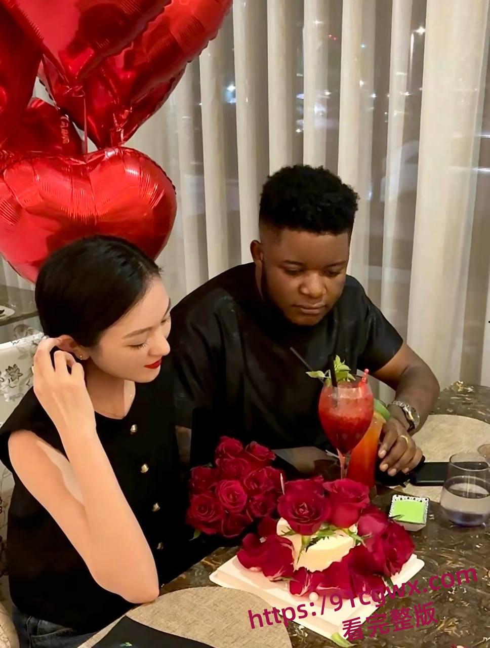 媚黑婊在抖音晒出与尼日利亚黑人哈尼的性福生活 24岁的愿望里有你 哪知评论区炸了!-1