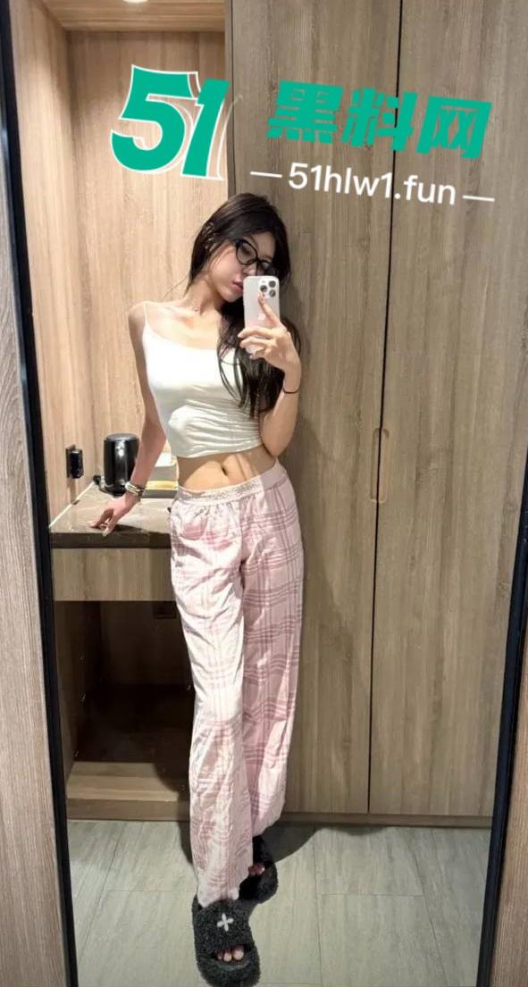 广西籍CBA球员【张兴亮】被禁赛,把女友装行李箱带进宿舍通宵学习,真是爱学习的好孩子。-9