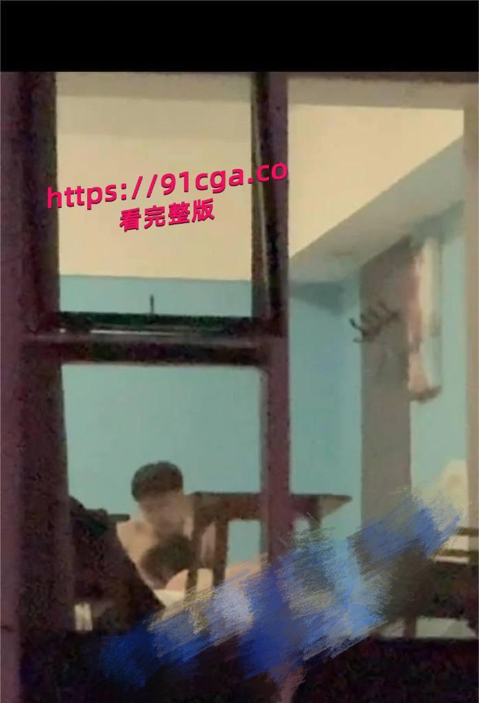 日照安泰国际广场大瓜!情侣高层公寓激情开战忘拉窗帘,千人围观现场视频!-2