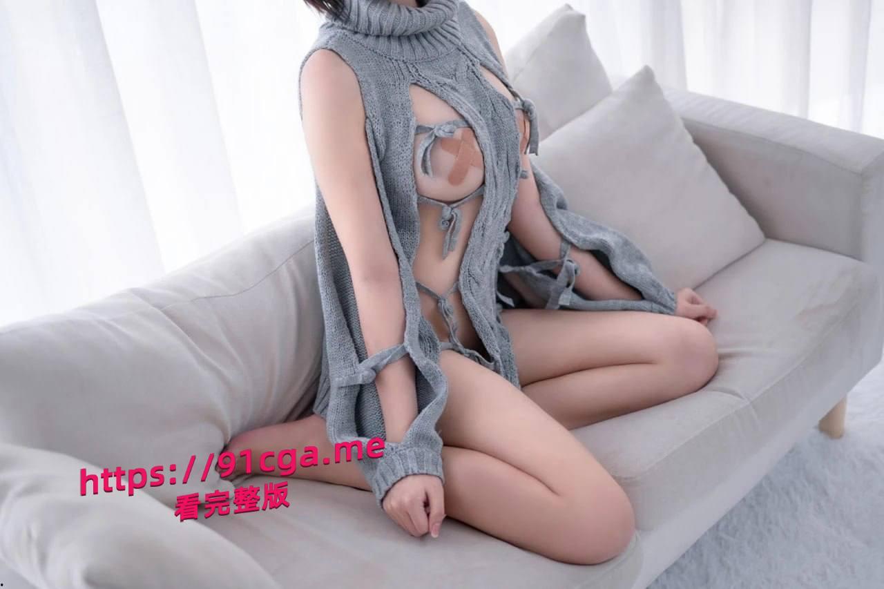 COS少女阿薰kaOri - 露背毛衣 最近网上又炸开了锅，COS 圈里又来了一个火遍全网的存在  #COS少女阿薰