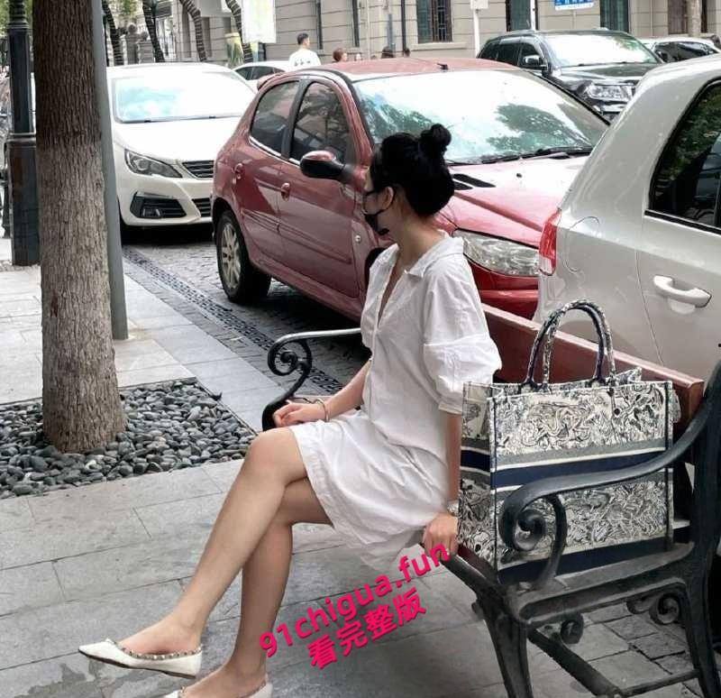 某单位领导的瓜友自爆,酒店潜规则刚入职的女大学生,白嫩皮肤姿势多样,全程主动骑乘飘飘欲仙!-3