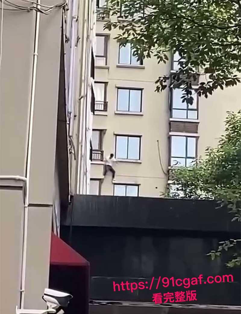 贵阳市花果园高楼惊现蜘蛛侠! 心理素质牛逼 结局封神!看完女主才知道为啥这么牛了!-9