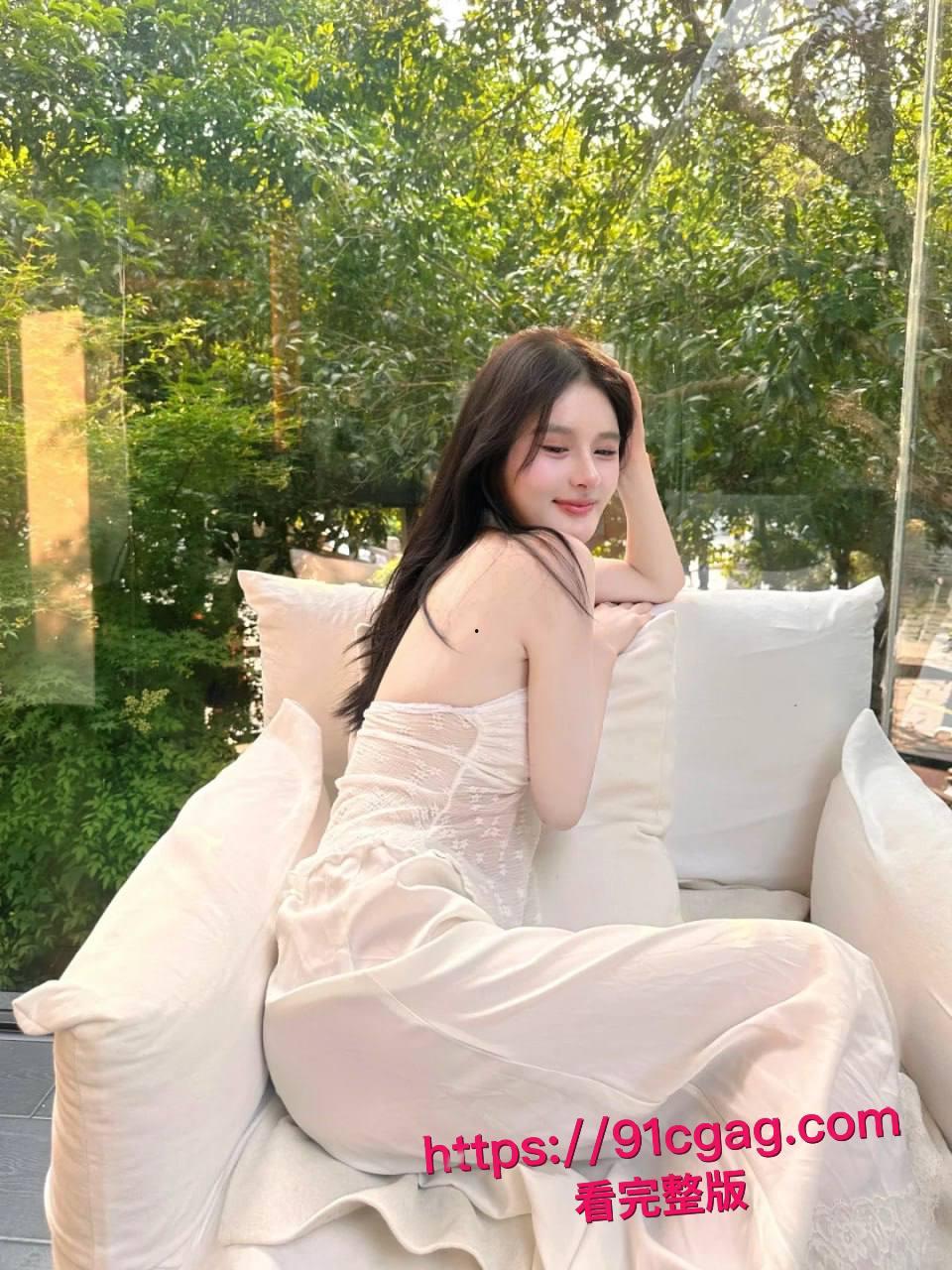 真实约炮!好不容易约到一个超有女人味的极品人妻,长得漂亮身材又好床上骚浪至极叫声听了就让人鸡巴硬!-8