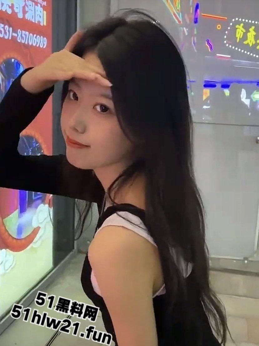 南通瓜友注意，高颜值反差婊【罗婷嘉】分手后还能开男友家门锁，随时去玩刺激性爱小视频遭曝光！-9