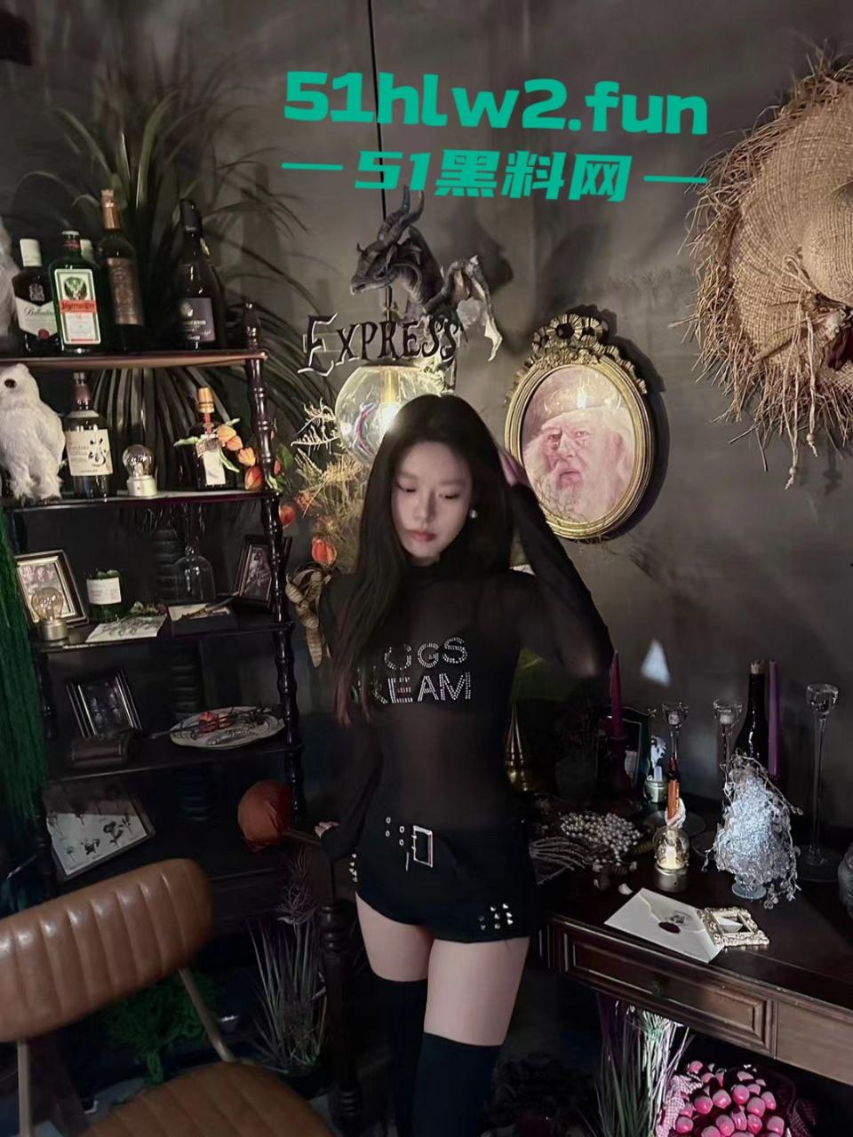 抖音高颜值女神【枭娍】曾6千都只能买下,擦边小视频的主播终于是被大哥拿下就是拍摄这角度太刁钻。-4