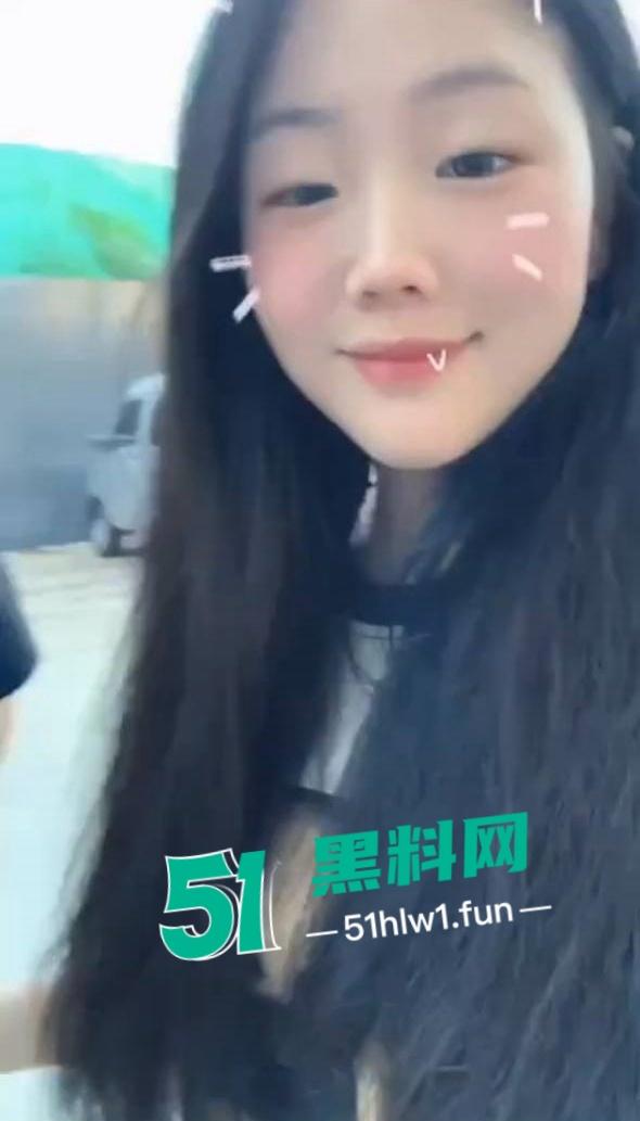 高颜值长腿学妹【纪苏韵】22岁极品身材反差少女大奶翘臀美腿修长,主动掰开嫩鲍勾引被金主大叔后入爆操。-8